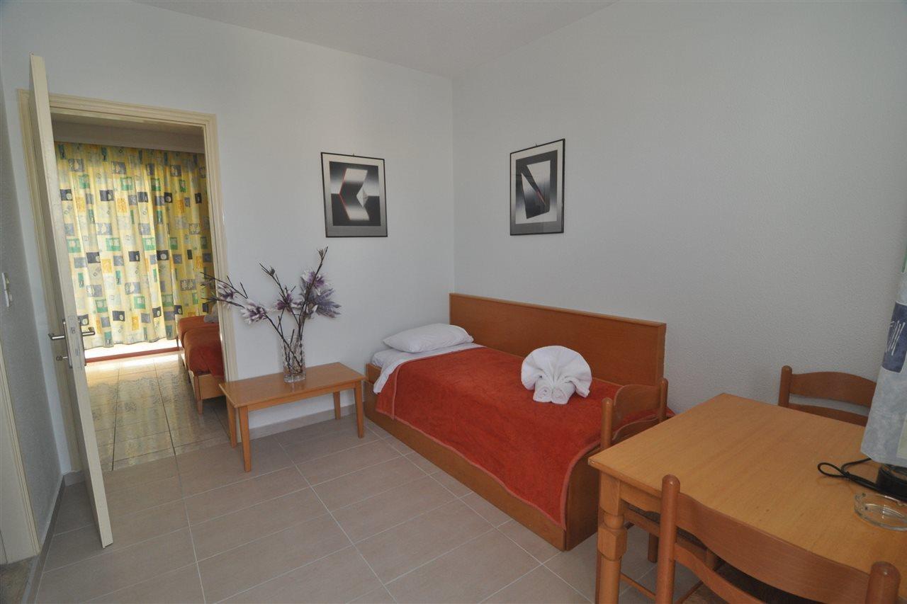 Erato & Aparthotel 3*